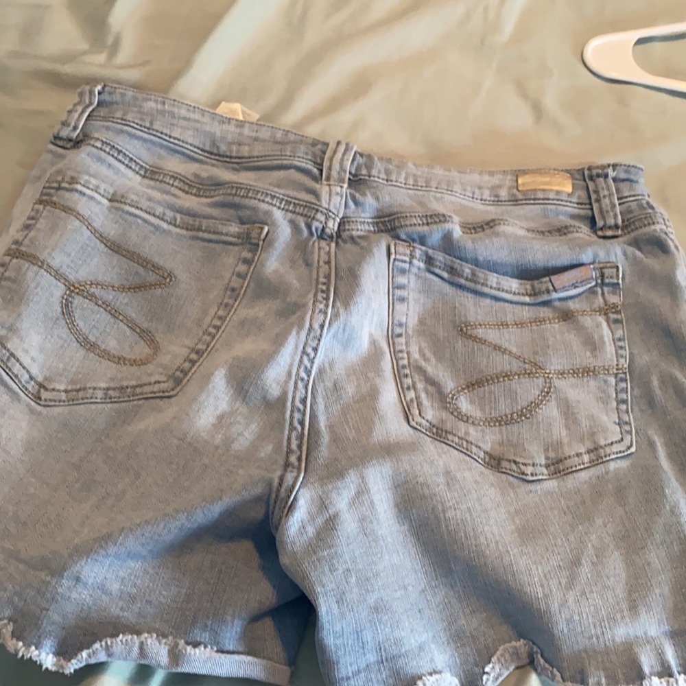 Shorts. - Picture 2 of 4